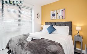 Milton Keynes Apartments, Sleeps Up To 5, Free Parking, Free Wifi & Movies, 7 Mins Drive To Milton Keynes Central Station For Direct Trains To London & The North